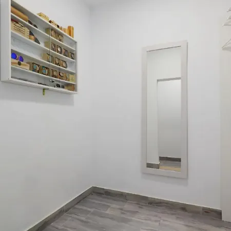 Acogedor Loft En Bajo Centrico Con Parking Wifi Апартаменты *
